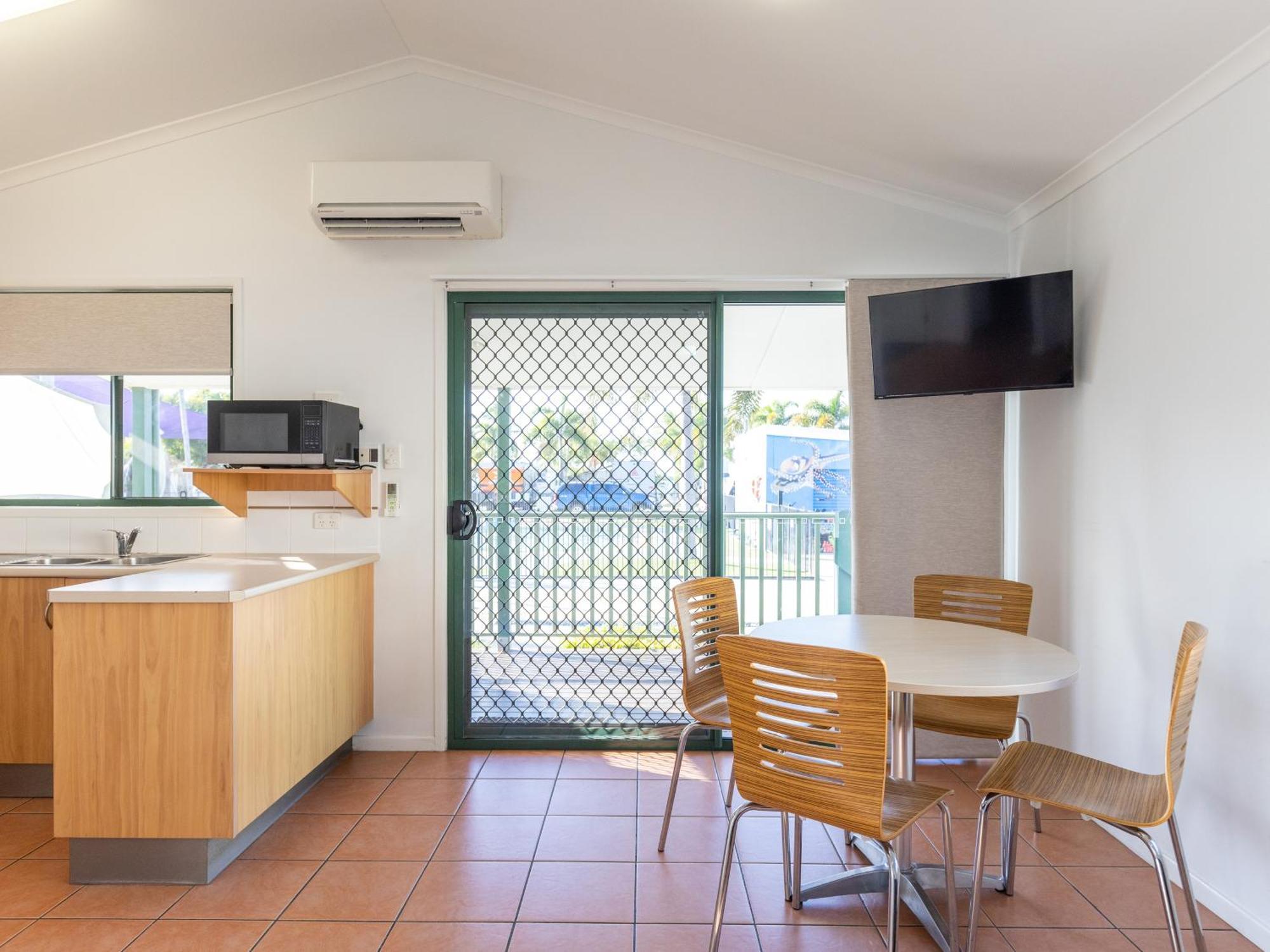 Nrma Bowen Beachfront Holiday Park Værelse billede